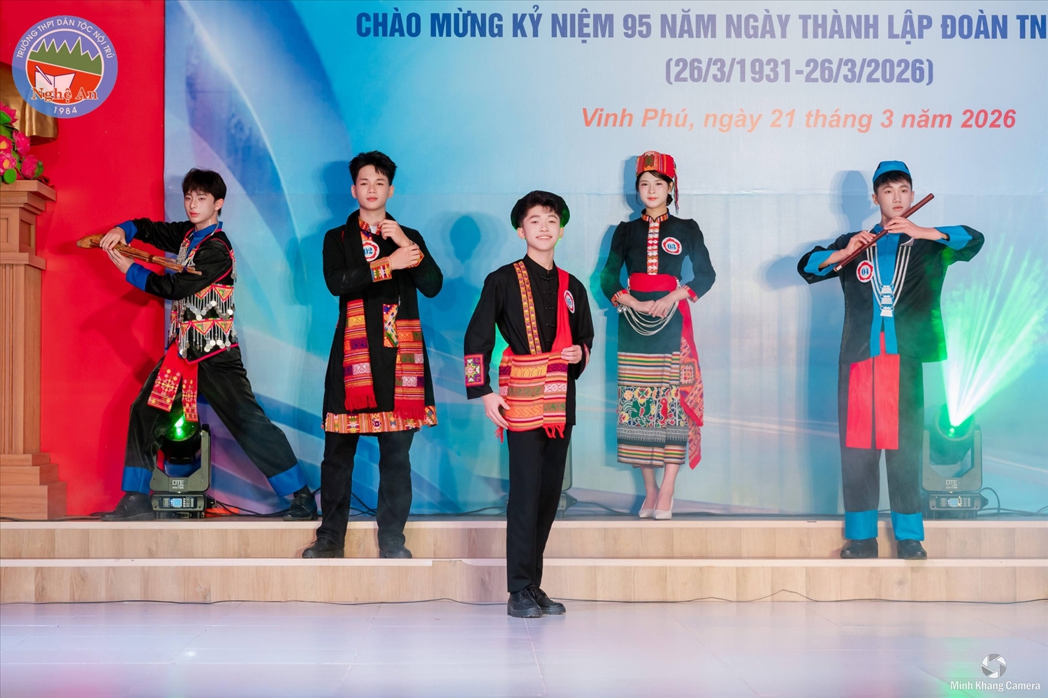 Học sinh trường Phổ thông DTNT Nghệ An thể hiện tài năng trong một tiết mục văn nghệ