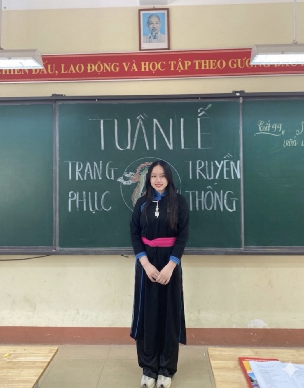 Em Mã Khánh Linh cùng bộ trang phục truyền thống dân tộc Tày