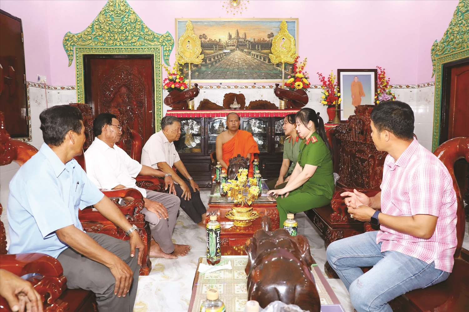 Ông Lý Thên và Ban Quản trị Chùa Sêrây Cro Săng đi đầu trong công tác phối hợp, giữ gìn an ninh trật tự tại địa phương