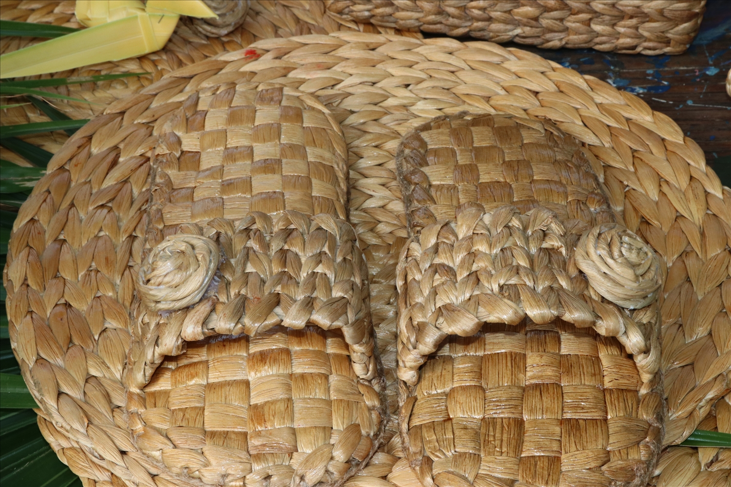 Giá bán mỗi sản phẩm dao động từ 20.000 đến 200.000 đồng, phù hợp với nhiều đối tượng người dùng.