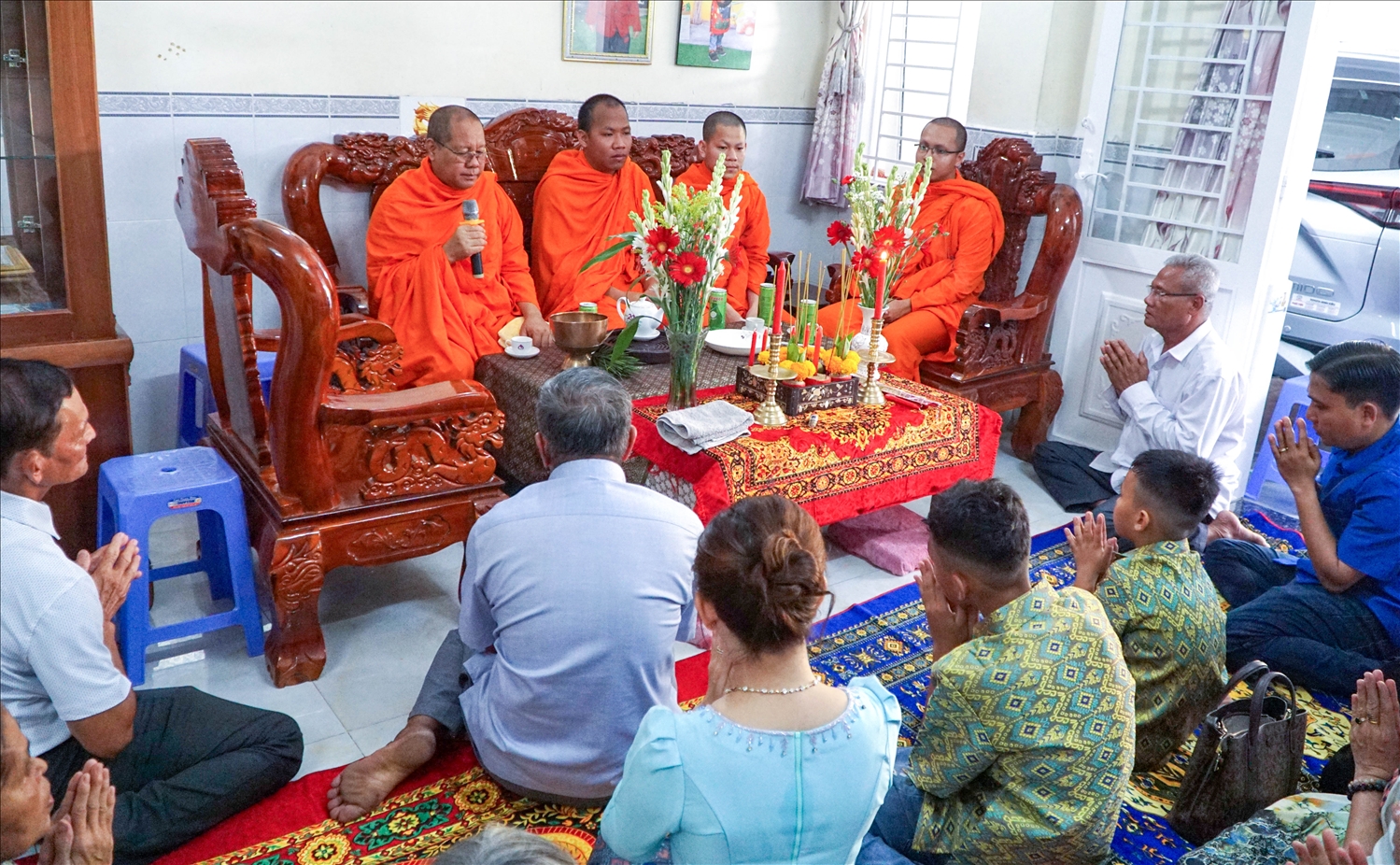 Năm nay, Tết Chôl Chnăm Thmây diễn ra từ ngày 14 đến 16/4 (Dương lịch). Theo quan niệm của đồng bào Khmer, Tết đánh dấu thời điểm chuyển giao giữa mùa nắng và mùa mưa, khi cây cối sinh sôi, vạn vật tươi tốt, tượng trưng cho sự khởi đầu hanh thông, thuận lợi.