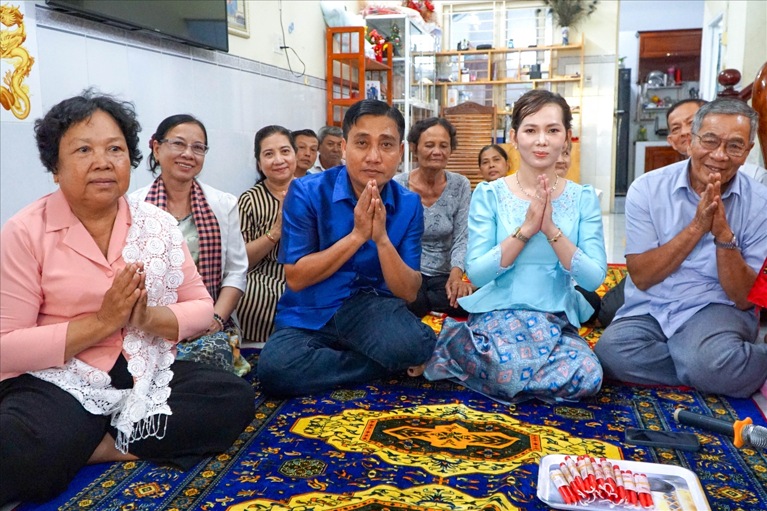 Tết Chôl Chnăm Thmây không chỉ là dịp để đồng bào Khmer nghỉ ngơi, sum họp mà còn là nơi lưu giữ những giá trị văn hóa truyền thống đặc sắc. Qua từng nghi lễ, từng hoạt động, bản sắc “nguồn cội” của đồng bào Khmer tiếp tục được trao truyền, bồi đắp và lan tỏa trong đời sống hôm nay.