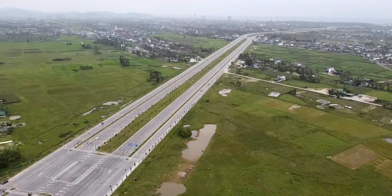 Trung tâm hành chính tỉnh tiếp giáp với Đại lộ Vinh - Cửa Lò (đường 72m) - Ảnh: Trần Tuyên