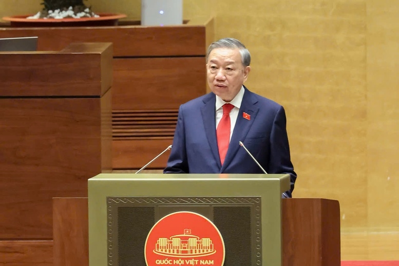 Tổng Bí thư, Chủ tịch nước Tô Lâm cho biết, trọng tâm hàng đầu là quán triệt sâu sắc, thực hành triệt để quan điểm ""Dân là gốc", phát huy mạnh mẽ vai trò chủ thể của Nhân dân, huy động sức mạnh của Nhân dân và khối đại đoàn kết toàn dân tộc - Ảnh: VGP/Nhật Bắc