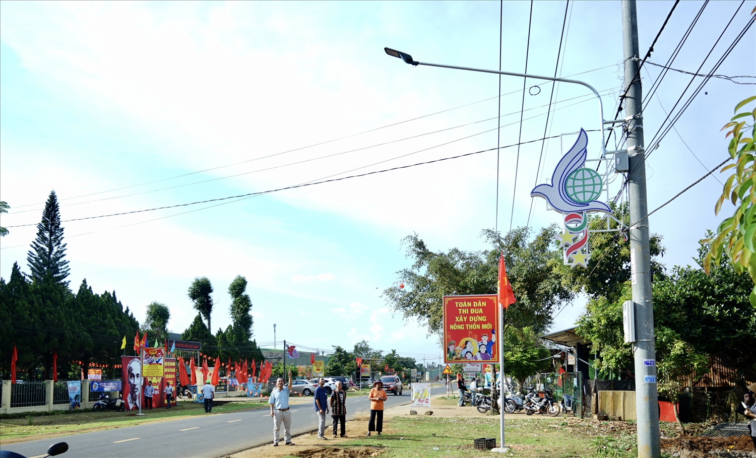 Có đèn chiếu sáng, người dân xã Ia Phí phấn khởi, yên tâm đi lại, an ninh trật tự được đảm bảo