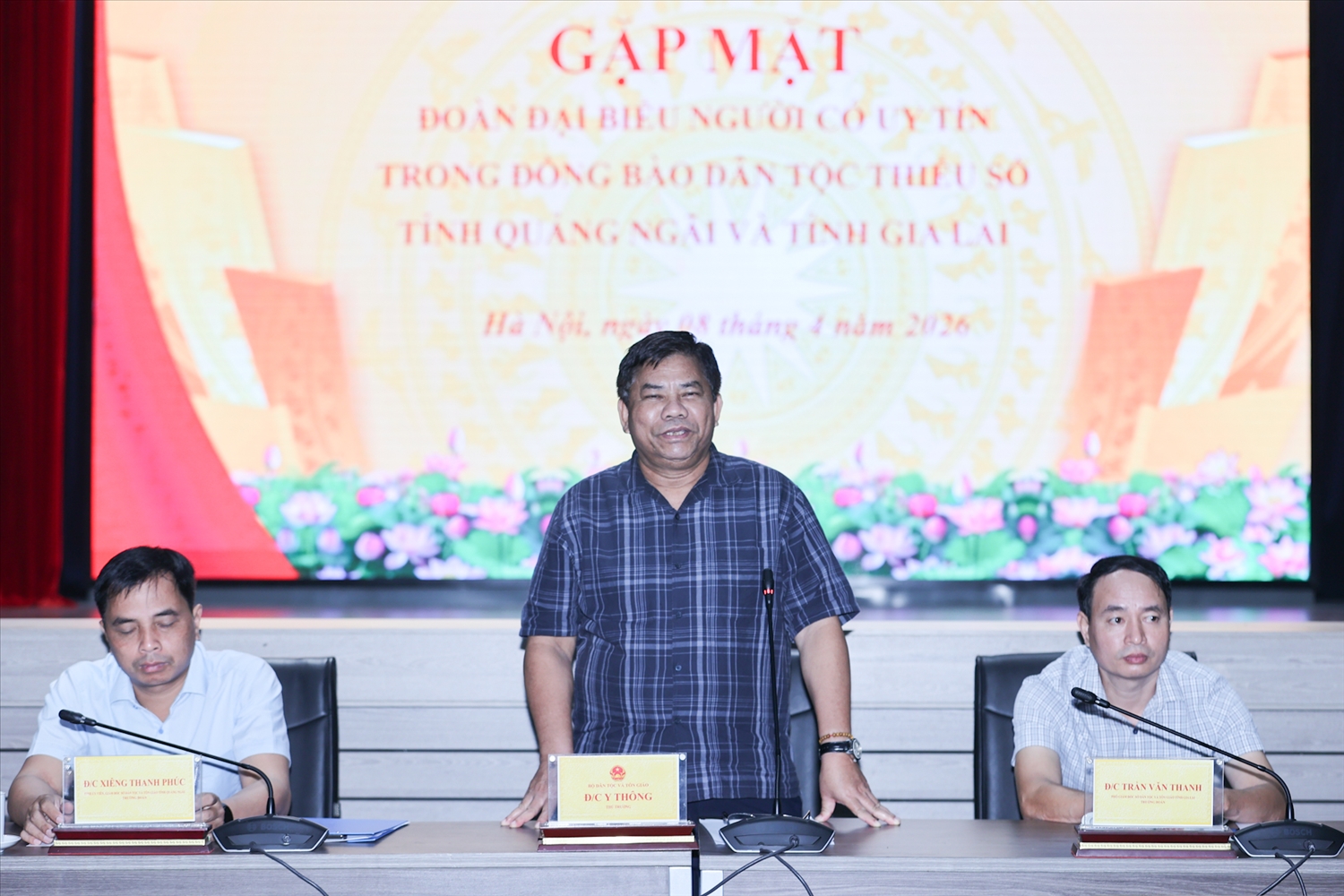 Thứ trưởng Bộ Dân tộc và Tôn giáo Y Thông phát biểu tại buổi gặp mặt đoàn đại biểu Người có uy tín trong đồng bào DTTS tỉnh Quảng Ngãi, tỉnh Gia Lai (Ảnh. Lê Anh Dũng)