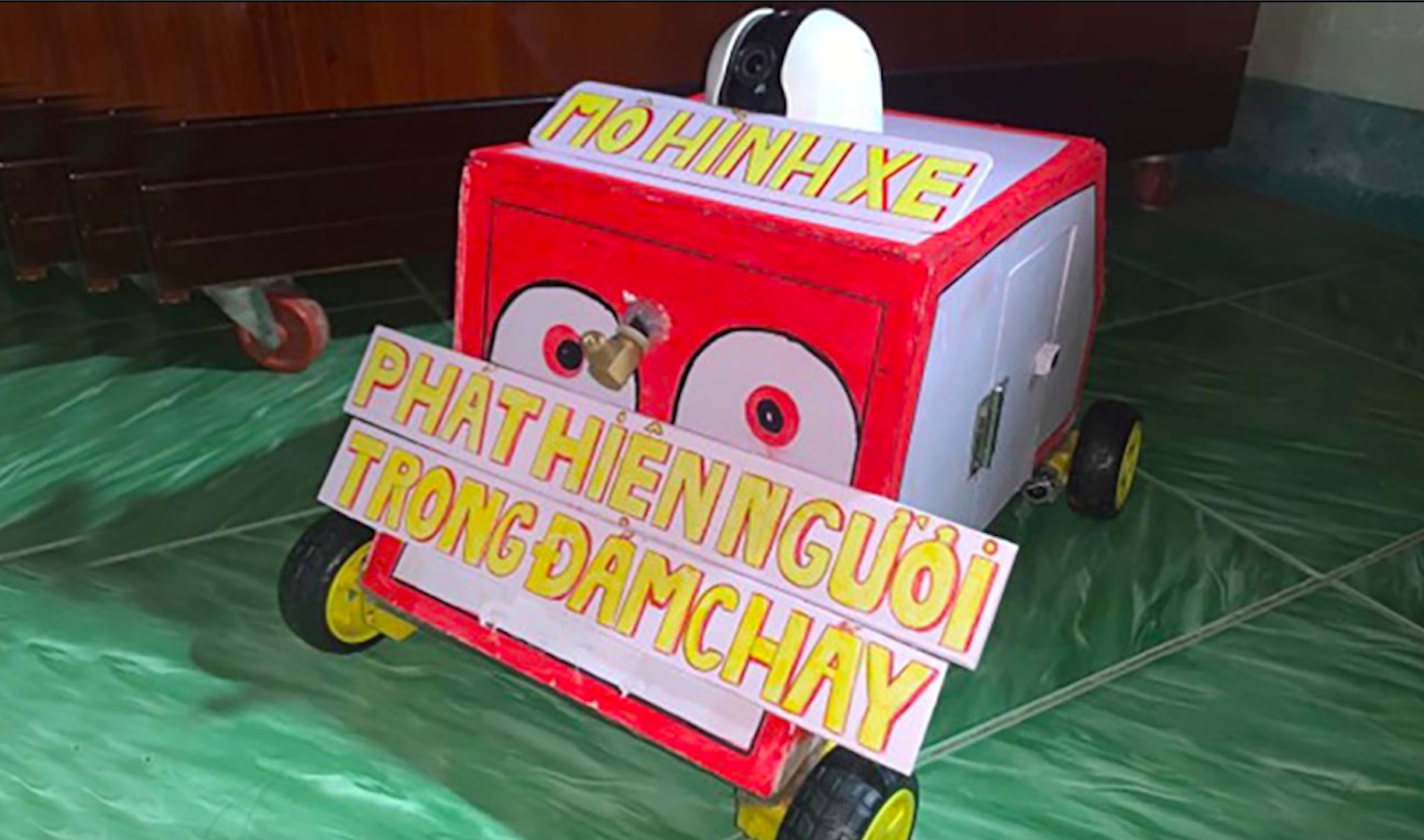 Thiết kế mô hình “Xe phát hiện người trong đám cháy” của học sinh Trần Nhã Trang. (Ảnh: M.P)