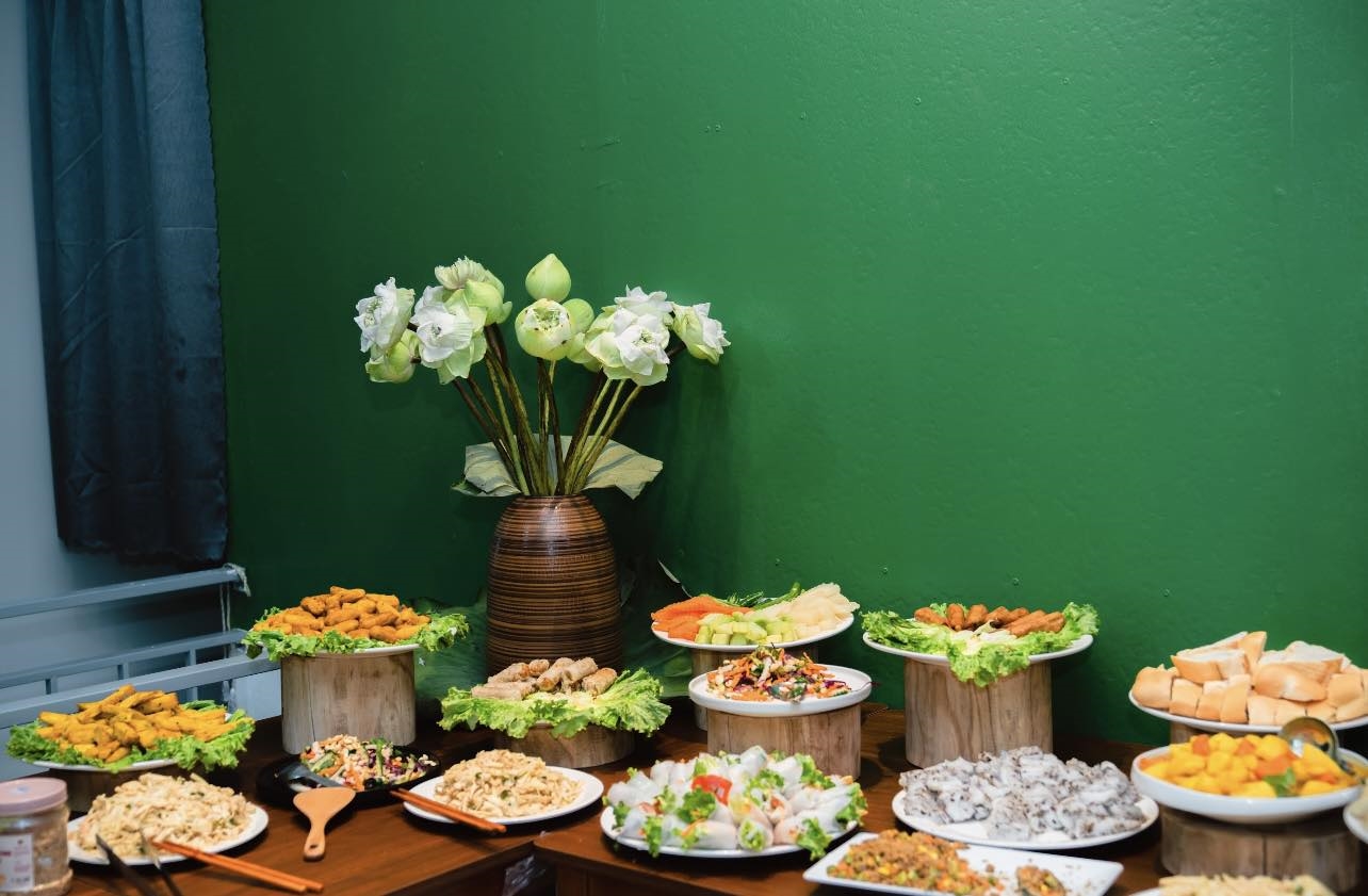 Phật dạy ta nên ăn uống trong chánh niệm, ảnh minh hoạ