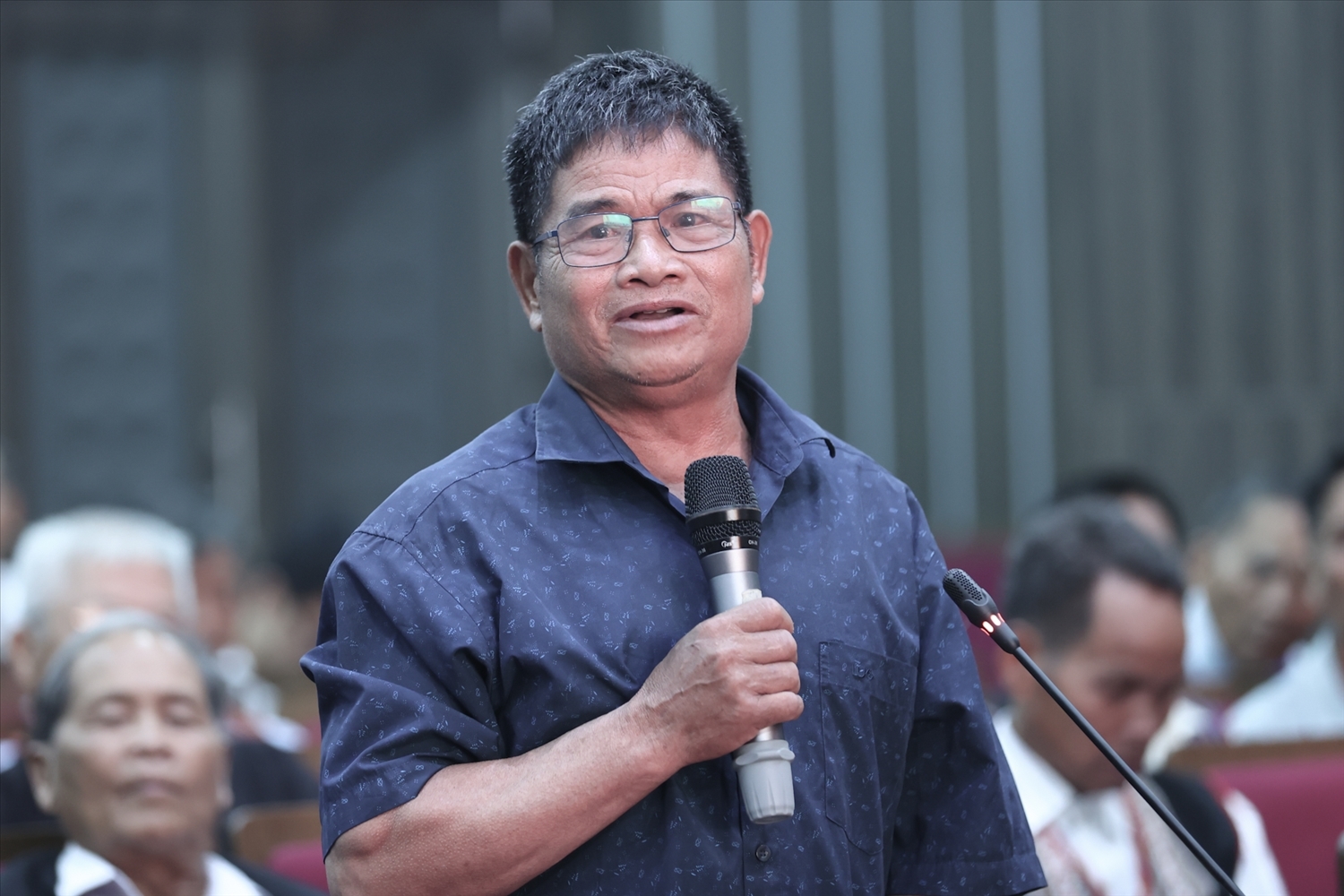 Người có uy tín Đinh Hồng Chè ở thôn 4, xã Đăk Rve, tỉnh Quảng Ngãi (Ảnh: Lê Anh Dũng)