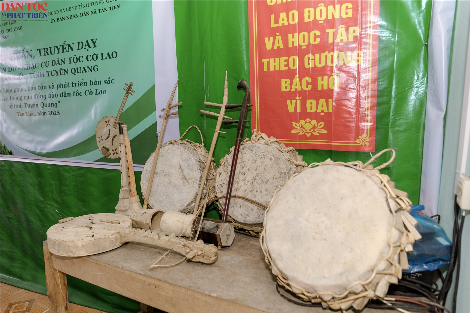 Một số loại nhạc cụ truyền thống của người Cờ Lao đỏ tại xã Tân Tiến, tỉnh Tuyên Quang