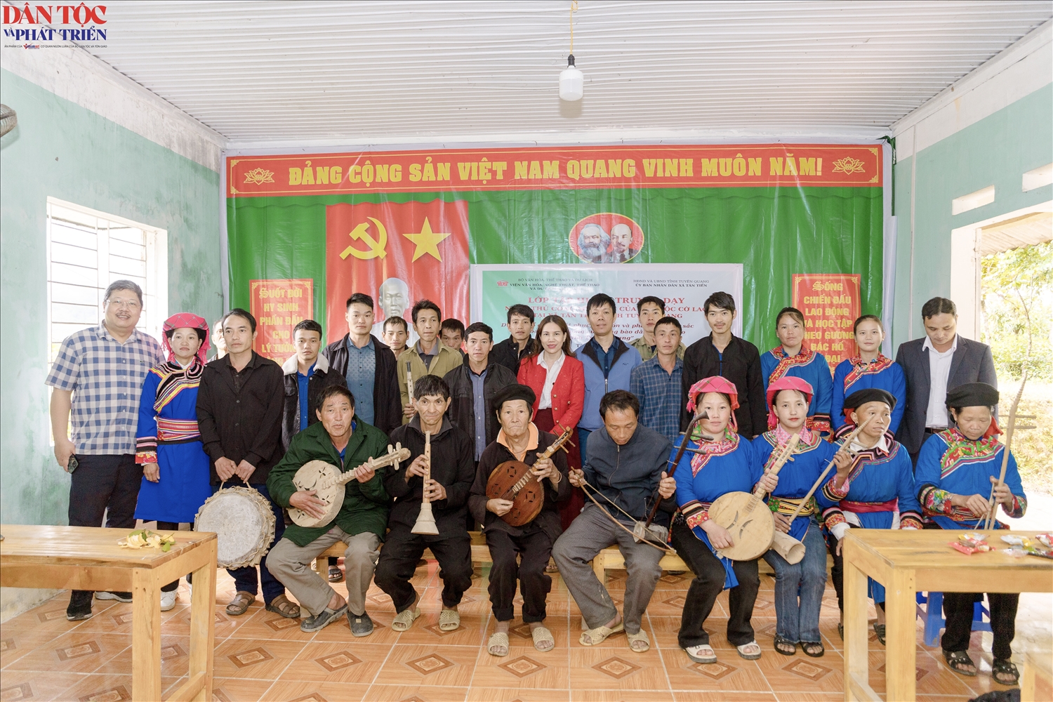 Lớp truyền dạy đàn Sèn Dư do Viện Văn hóa, Nghệ thuật, Thể thao và Du lịch Việt Nam (Bộ Văn hóa, Thể thao và Du lịch) phối hợp với UBND xã Tân Tiến (tỉnh Tuyên Quang) tổ chức 