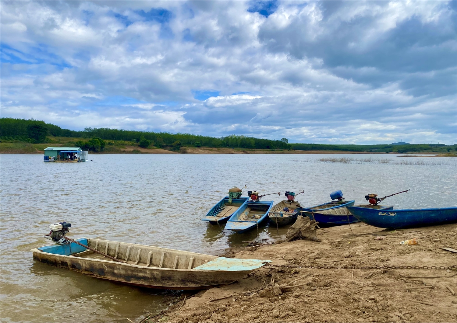 Bến sông làng Lung Leng, xã Sa Bình vẫn giữ được nét đẹp hoang sơ của vùng đất Tây Nguyên. (Ảnh: Ngọc Chí)