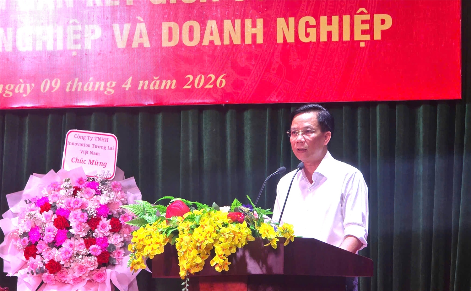 Hiệu trưởng Trường Cao đẳng Lào Cai Hoàng Quang Đạt chia sẻ những kết quả đạt được trong công tác hợp tác đào tạo nghề của đơn vị (Ảnh Trọng Bảo)