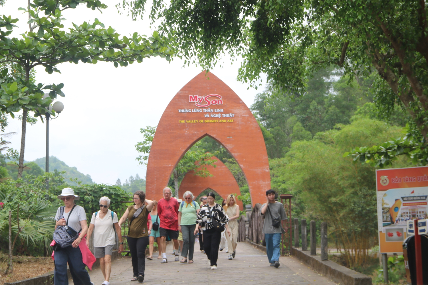 Không chỉ là một di sản văn hóa thế giới, nơi đây còn được ví như thung lũng thần linh – trung tâm tín ngưỡng bậc nhất của vương quốc Chăm Pa suốt hơn một thiên niên kỷ. (Ảnh Huy Trường)