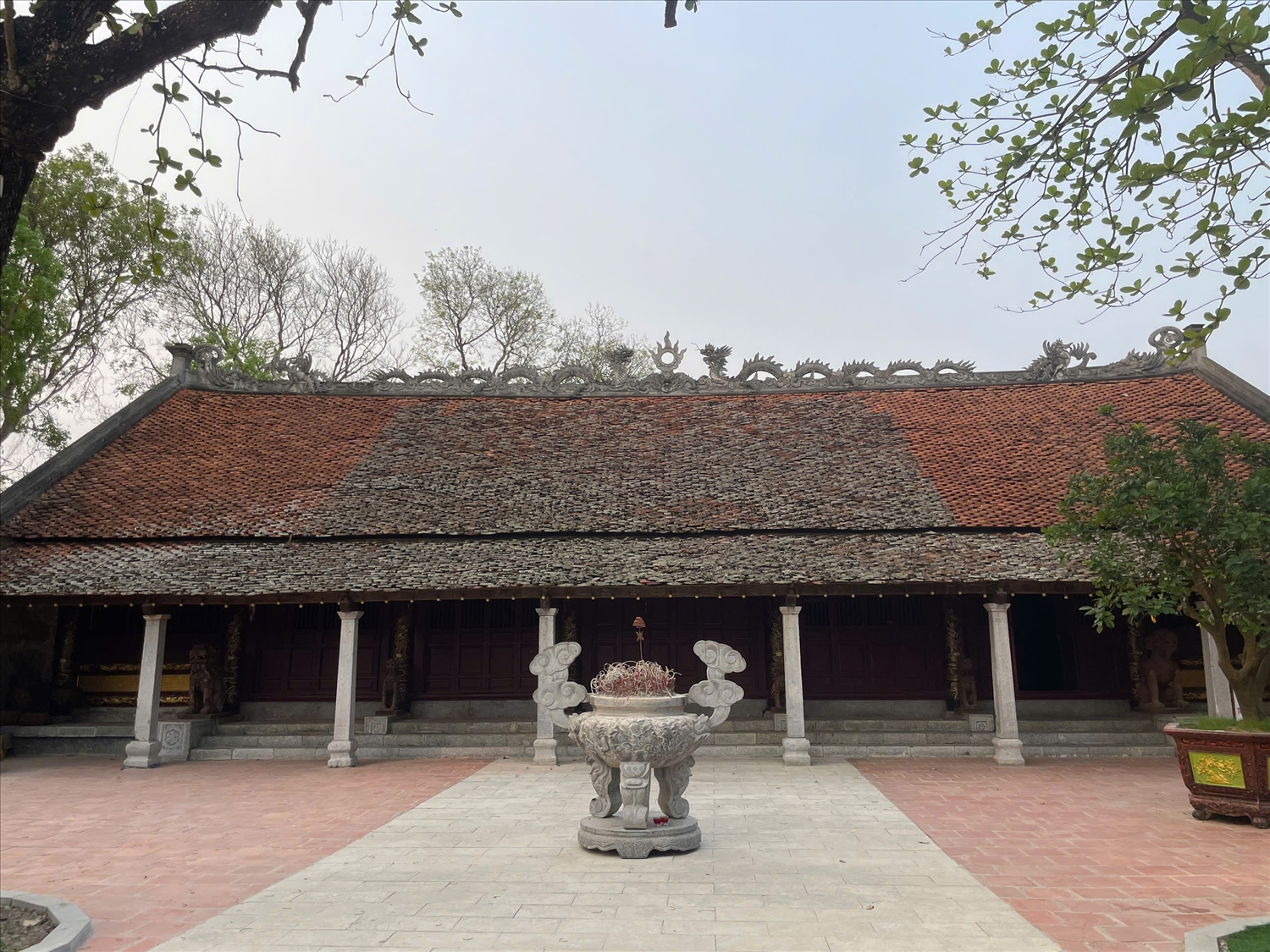 Thái miếu nằm trong khu dân cư phố Kiều Đại, hiện khó GPMB.