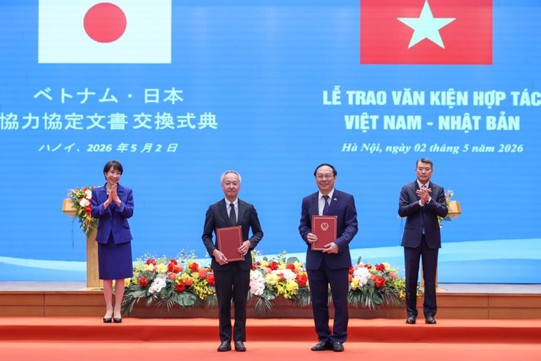 Thủ tướng Lê Minh Hưng và Thủ tướng Takaichi Sanae chứng kiến trao Bản ghi nhớ hợp tác giữa Cục Quản lý và Xây dựng công trình thuỷ lợi, Bộ Nông nghiệp và Môi trường Việt Nam và Tổng cục Phát triển nông thôn, Bộ Nông Lâm Ngư nghiệp Nhật Bản về trao đổi công nghệ, kỹ thuật trong lĩnh vực thủy lợi - Ảnh: VGP/Nhật Bắc
