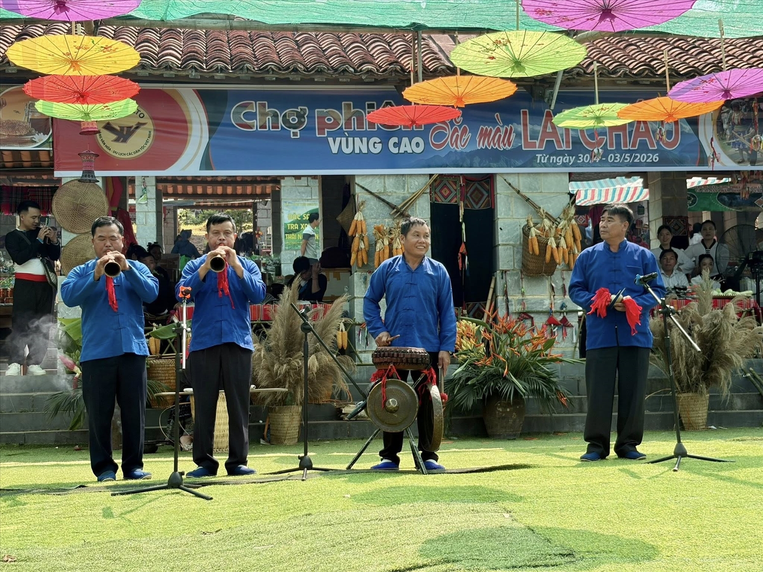Biểu diễn nhạc cụ dân tộc