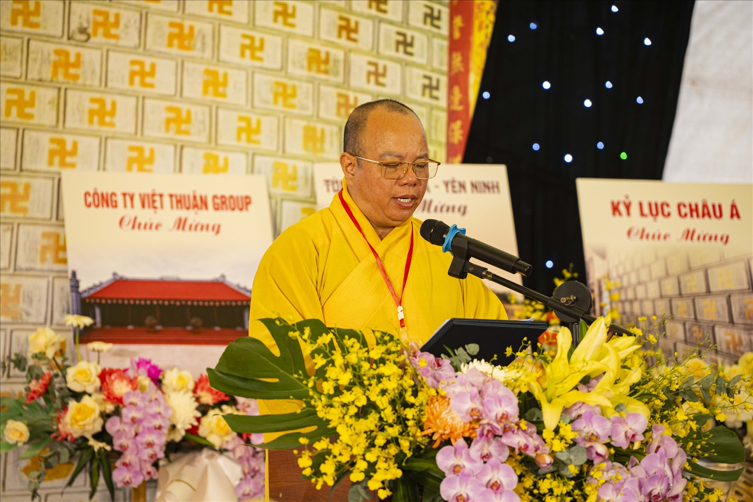  Thầy Thích Thanh Cường, trụ trì chùa Cương Xá phát biểu tại buổi lễ