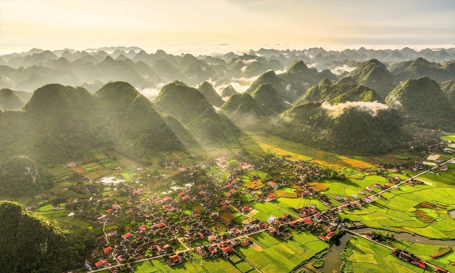 Làng du lịch cộng đồng Quỳnh Sơn được công nhận là ""Làng Du lịch tốt nhất năm 2025.