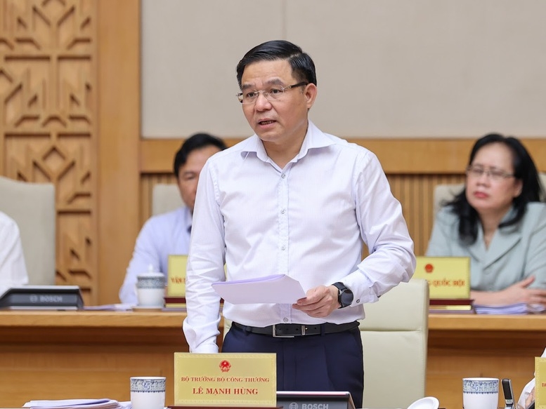 Bộ trưởng Bộ Công Thương Lê Mạnh Hùng báo cáo tại phiên họp- Ảnh: VGP/Nhật Bắc