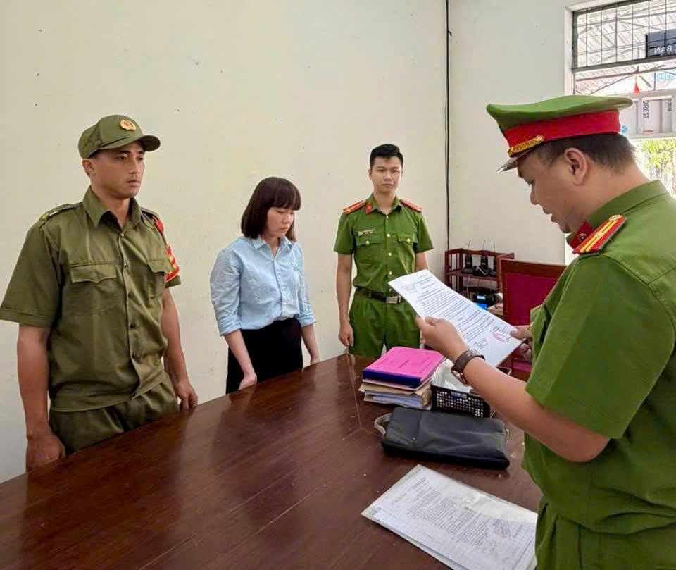 Hồ Thị Xuân Lài bị khởi tố về tội lừa đảo chiếm đoạt tài sản. (Ảnh Công an cung cấp)