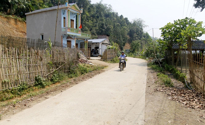 Hệ thống đường giao thông nông thôn ở các thôn, xóm của huyện Định Hóa hiện đã được cứng hóa.