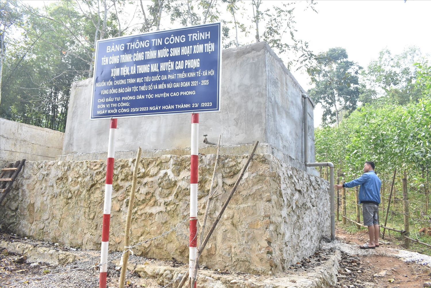 Công trình nước sinh hoạt xóm Tiện, xã Thung Nai, huyện Cao Phong được đầu tư từ nguồn vốn Chương trình MTQG 1719 (Ảnh: Hà Việt Lâm)