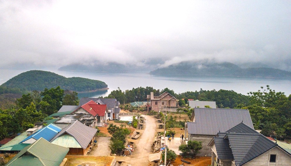 Cuộc sống mới đang dần hiện lên trên khu tái định cư Lau Bai, xã Vầy Nưa, huyện Đà Bắc, tỉnh Hòa Bình