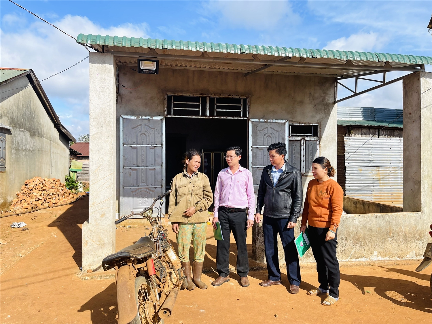 Gia đình chị Thị Hơch, ở bon Bun Đơn, xã Quảng Tâm, huyện Tuy Đức đã có căn nhà tránh mưa, tránh gió nhờ nguồn vốn NHCSXH