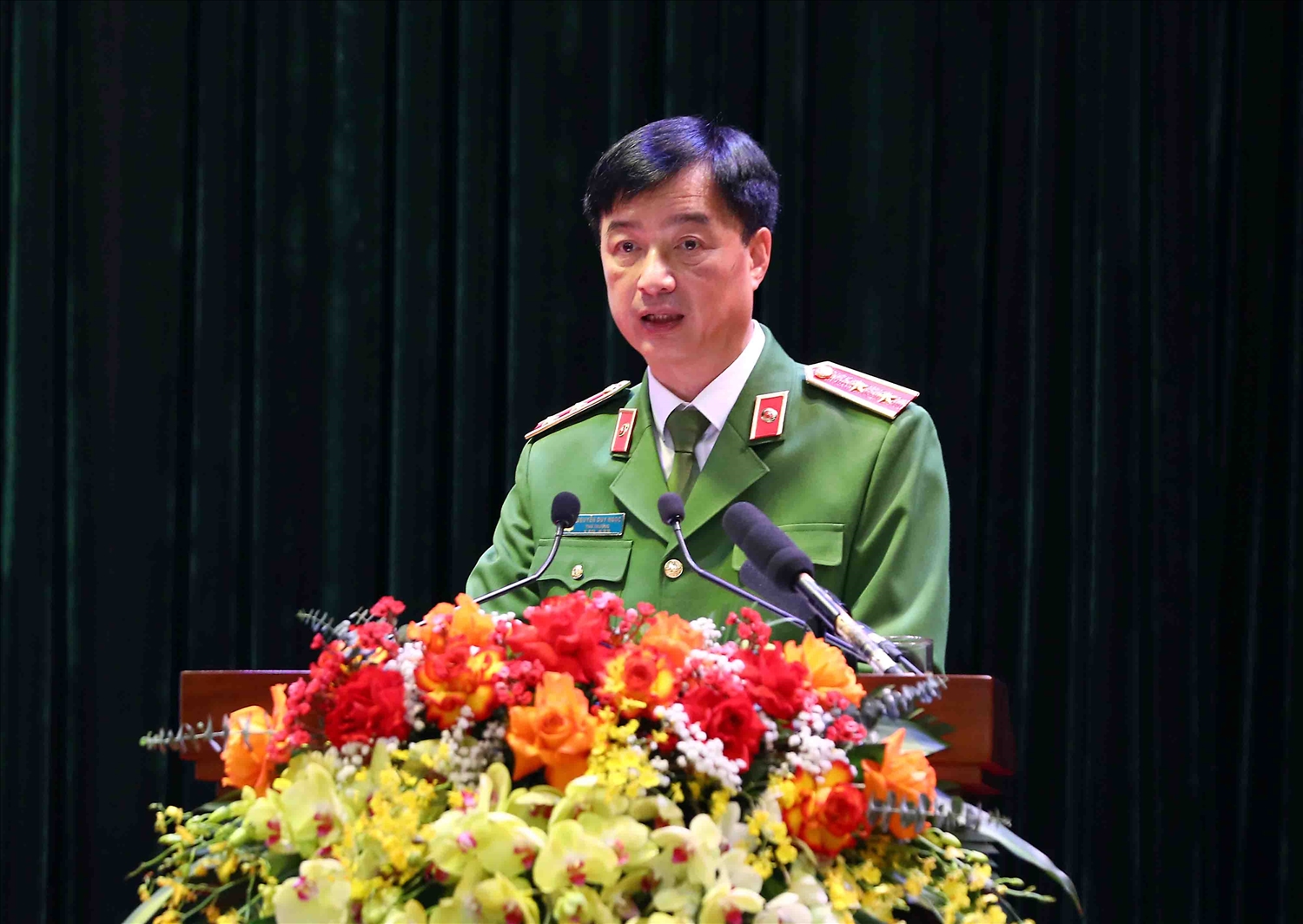 Thứ trưởng Bộ Công an Nguyễn Duy Ngọc báo cáo tình hình đấu tranh phòng chống tội phạm ma túy tại Hội nghị.