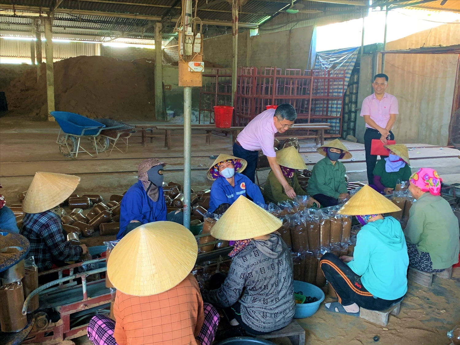 Tín dụng chính sách xã hội tiếp sức cho phụ nữ nghèo ở Nghệ An vươn lên làm chủ kinh tế gia đình