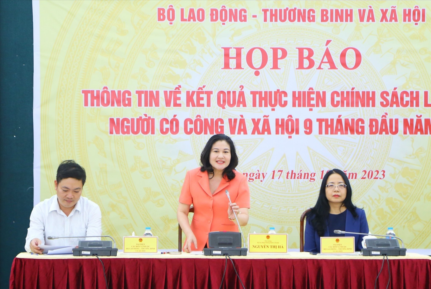 Thứ trưởng Nguyễn Thị Hà phát biểu tại buổi Họp báo