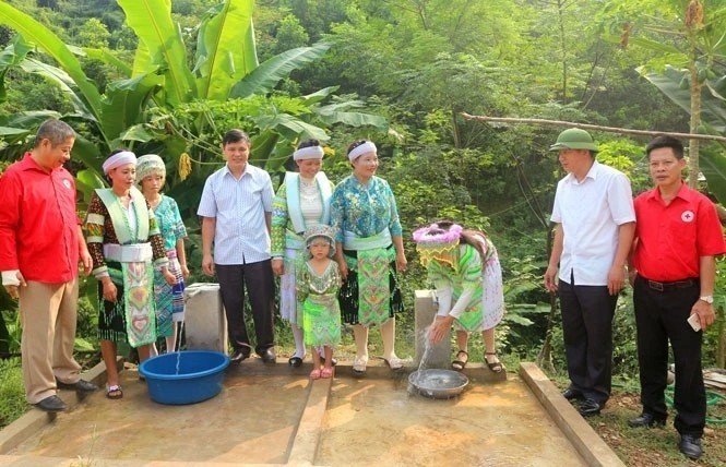 Các công trình nước sạch giúp người dân giải tỏa nỗi lo thiếu nước vào mùa khô. 