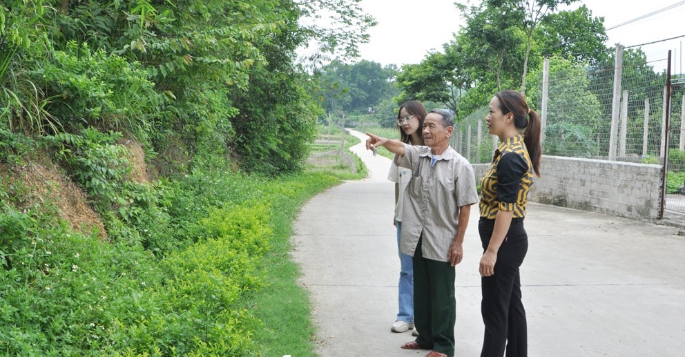 Ông Nông Văn Vụ, sinh năm 1948, dân dân tộc Nùng, Người có uy tín xóm Vo, xã Tân Thành, huyện Phú Bình đã hiến 1.000m2 đất để mở rộng đường giao thông nông thôn.