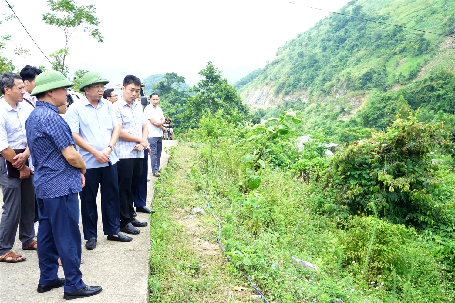 Lãnh đạo UBND tỉnh Thái Nguyên kiểm tra cong tác phòng chống mưa lũ tại xóm Bản Tèn, xã Văn Lăng, huyện Đồng Hỷ