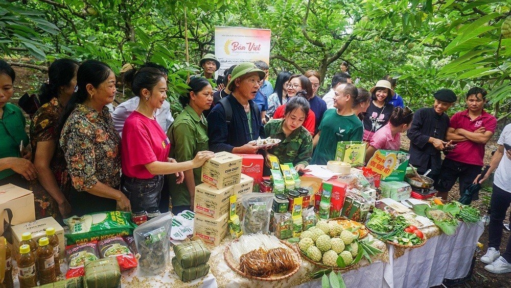 Phiên chợ livestream giới thiệu và bán sản phẩm na Võ Nhai, nông sản Thái Nguyên
