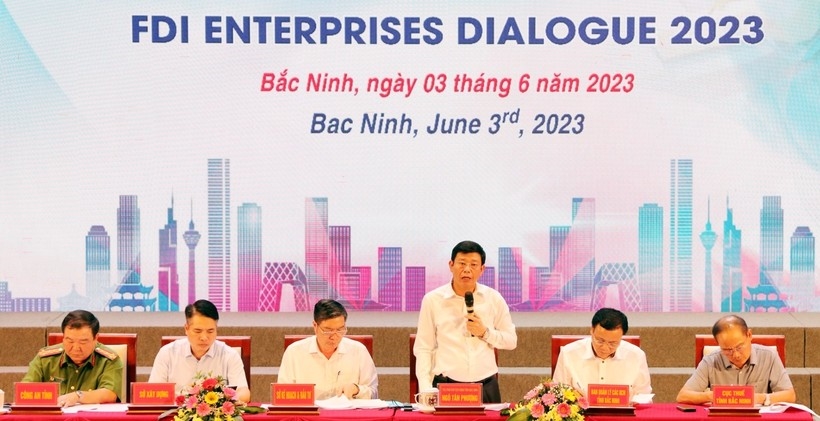 Lãnh đạo tỉnh Bắc Ninh điều hành phiên đối thoại doanh nghiệp FDI năm 2023.