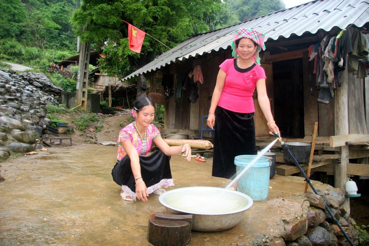 Người dân vùng đồng bào DTTS tại nhiều địa bàn thuộc tỉnh Lai Châu phấn khởi khi được sử dụng nguồn nước hợp vệ sinh.
