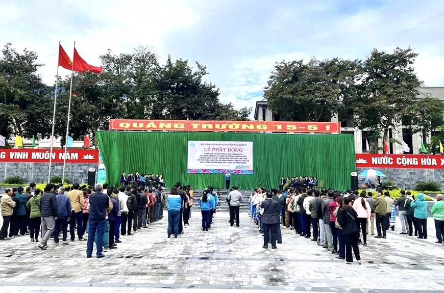 Hội LHPN huyện Bắc Quang (Hà Giang) tổ chức Lễ phát động truyền thông về xóa bỏ định kiến giới và khuôn mẫu giới, xây dựng môi trường sống an toàn cho phụ nữ và trẻ em.