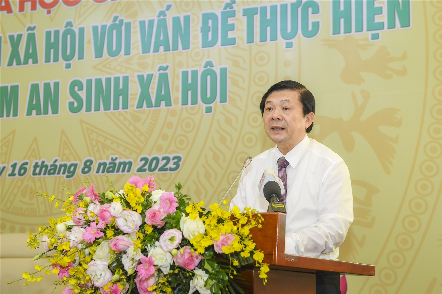 Phó Chủ tịch Ủy ban Trung ương MTTQ Việt Nam Nguyễn Hữu Dũng phát biểu tại Hội thảokhoa học cấp quốc gia “Tín dụng chính sách xã hội với vấn đề thực hiện và bảo đảm an sinh xã hội” vừa qua.