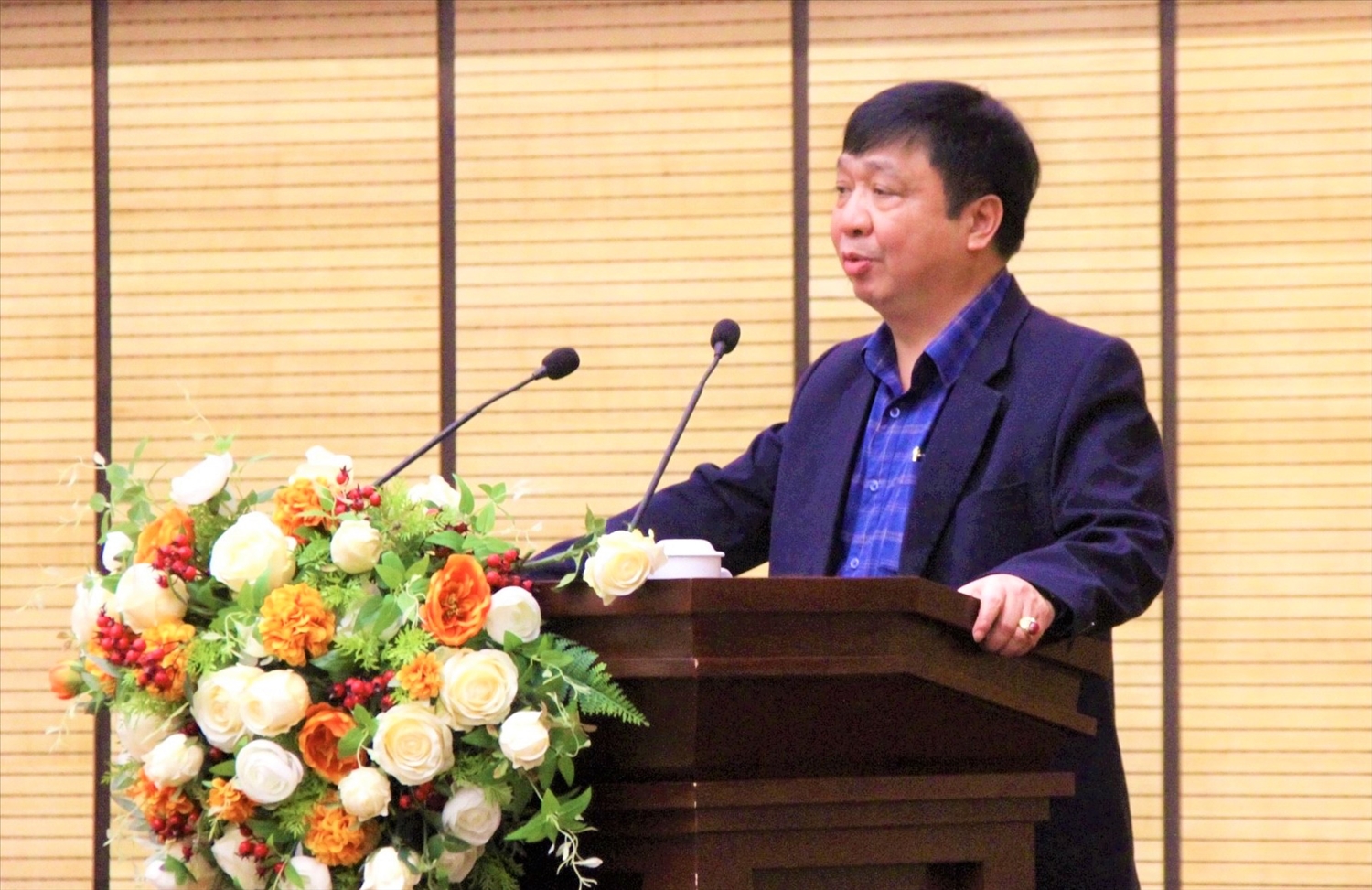 Phó Chánh Văn phòng Thường trực Văn phòng Điều phối NTM thành phố Hà Nội Nguyễn Văn Chí phát biểu tại Hội nghị.