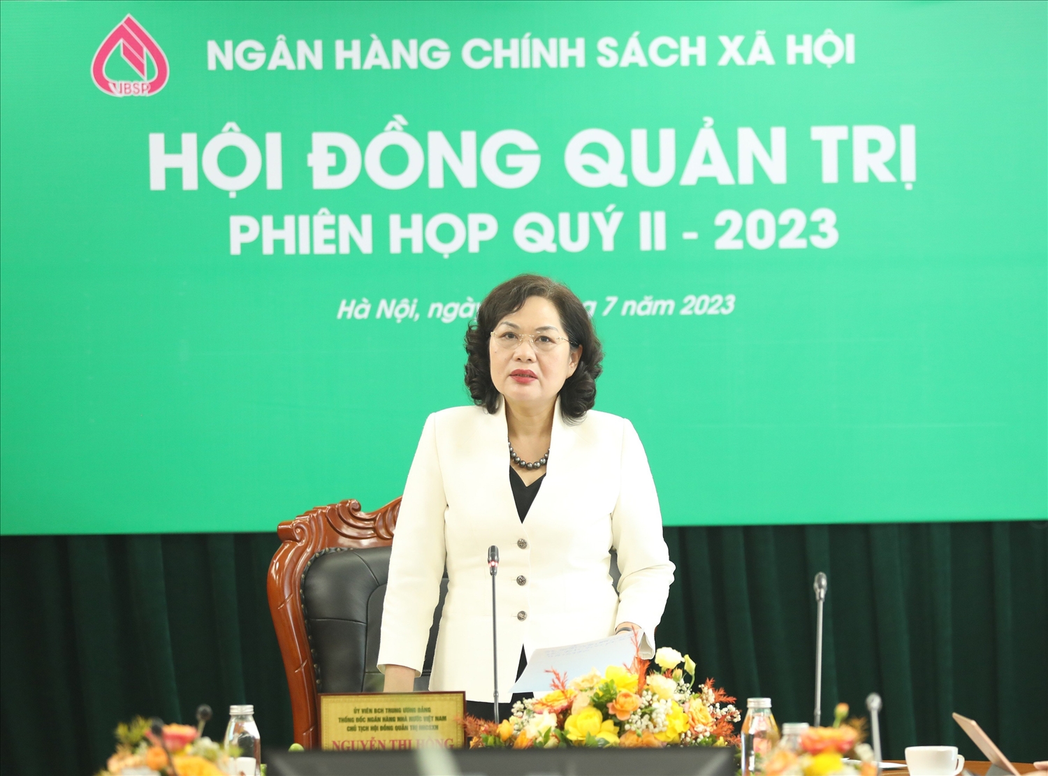 Thống đốc NHNN Việt Nam Nguyễn Thị Hồng - Chủ tịch HĐQT Ngân hàng CSXH phát biểu chủ trì Phiên họp