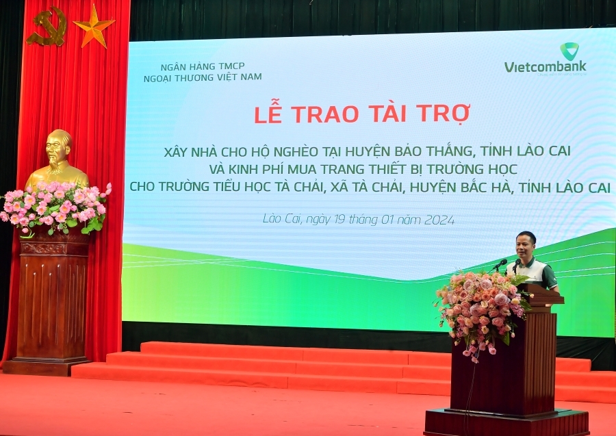 Ông Lê Hoàng Tùng – Phó Tổng Giám đốc Vietcombank phát biểu tại buổi lễ