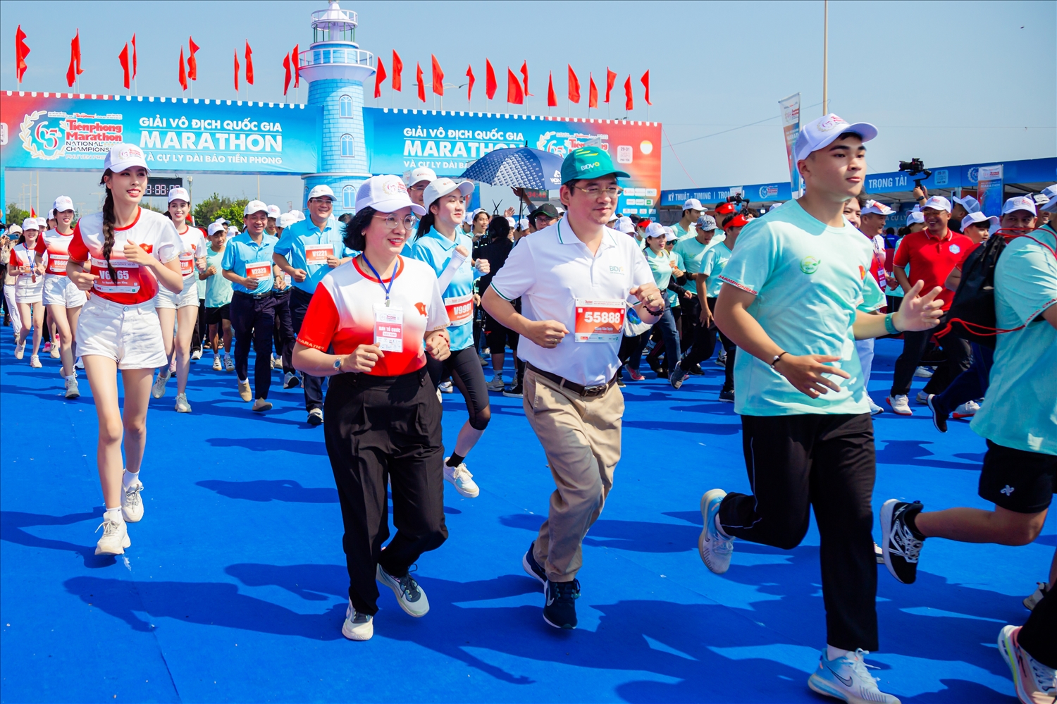 Ông Đặng Văn Tuyên tham gia chạy đồng hành cùng giải Tiền Phong Marathon 20234