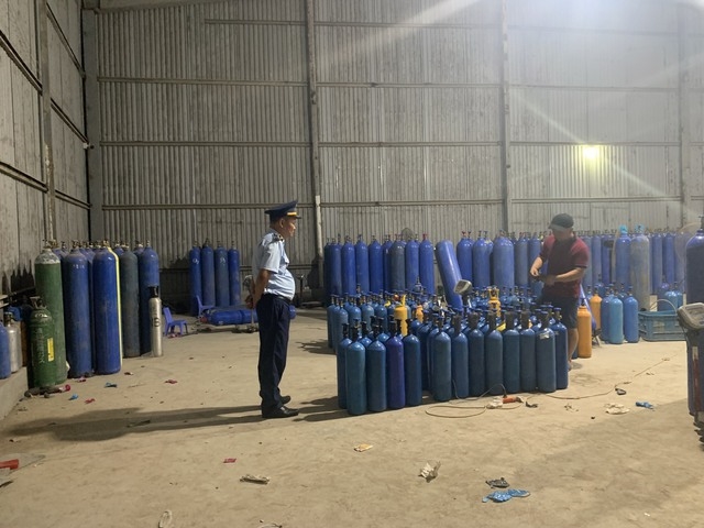 Cục QLTT Bắc Ninh tăng cường công tác kiểm tra, xử lý hành vi buôn bán các nhóm mặt hàng khí N2O (khí cười), thuốc lá điện tử.