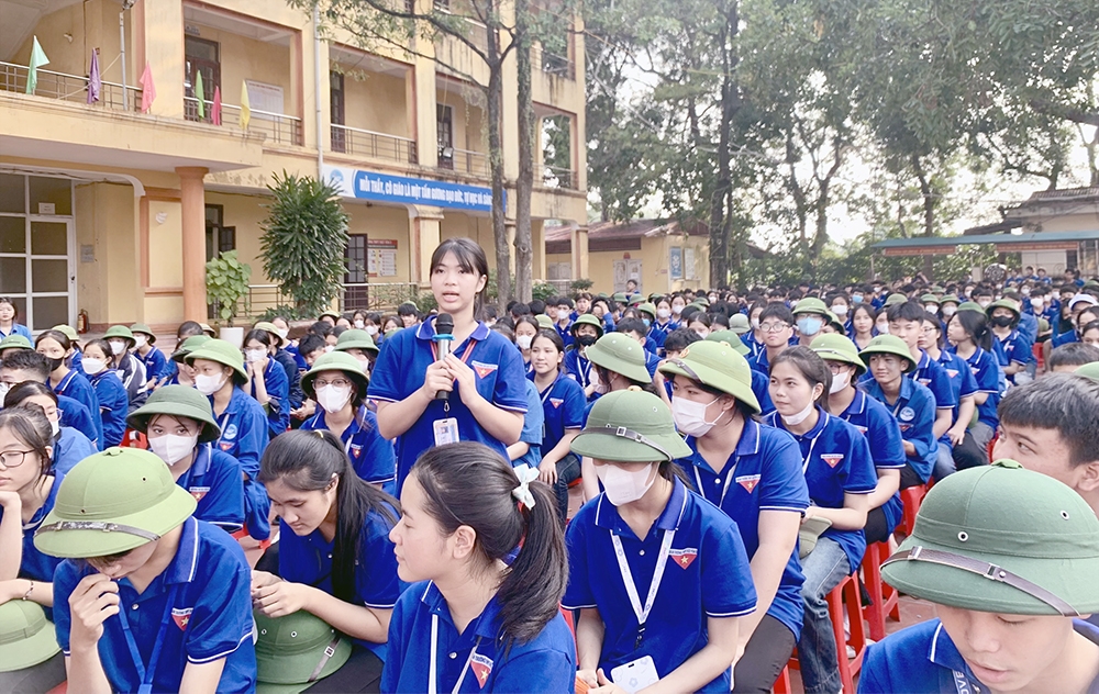 Gần 1.500 học sinh, giáo viên Trường THPT Việt Yên số 2 (tỉnh Bắc Giang) tham gia buổi truyền thông trực tiếp về PCTH của thuốc lá.