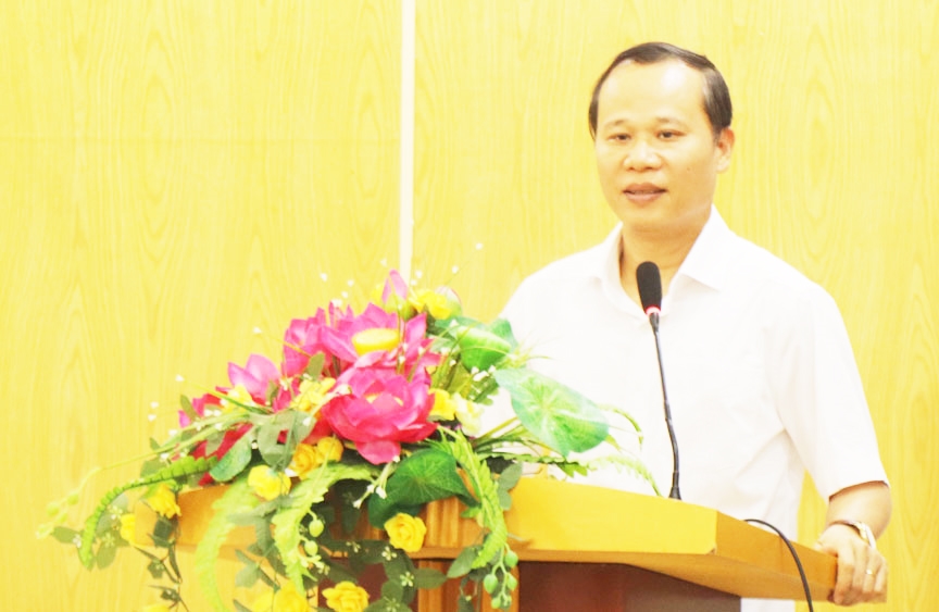 Ông Mai Sơn, Ủy viên Ban Thường vụ Tỉnh ủy, Phó Chủ tịch Thường trực UBND tỉnh Bắc Giang làm việc với Sở Y tế về thực hiện nhiệm vụ năm 2023 (tháng 4/2023)