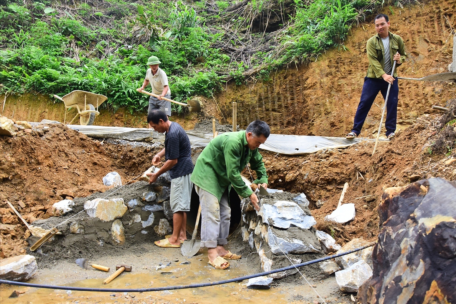 Sôi nổi các công trình xây dựng cơ sở hạ tầng tại xã Linh Phú (Chiêm Hóa)