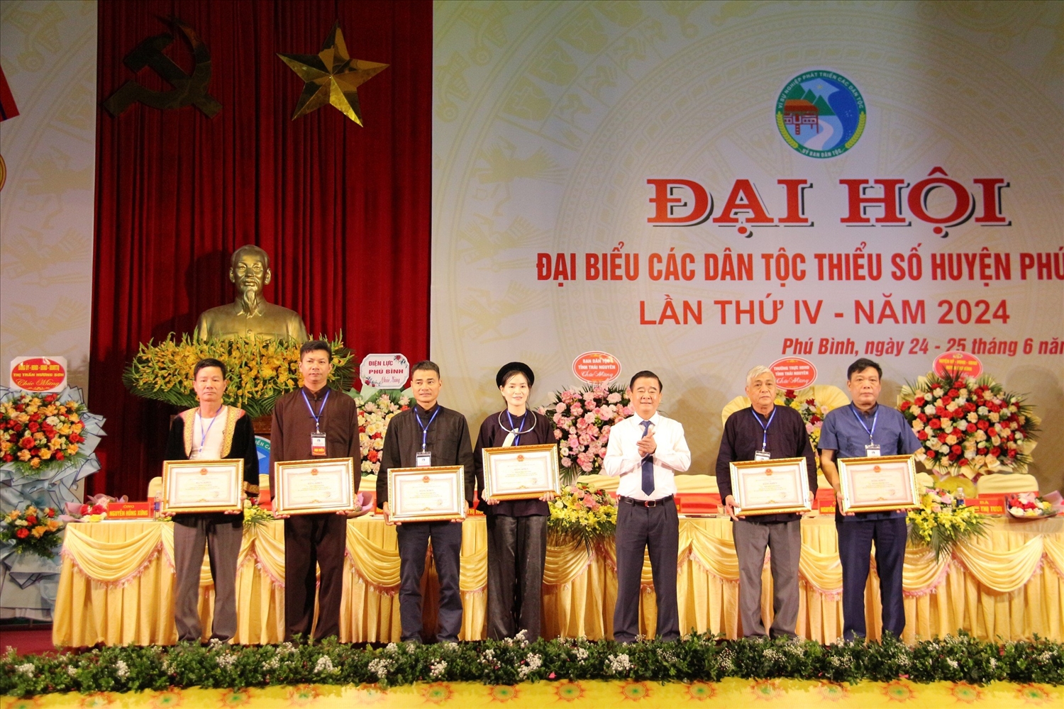 Tại Đại hội đại biểu các dân tộc thiểu số huyện Phú Bình lần thứ 4, nhiều tấm gương điển hình là người có uy tín trong vùng đồng bào DTTS đã được chính quyền ghi nhận, tôn vinh.