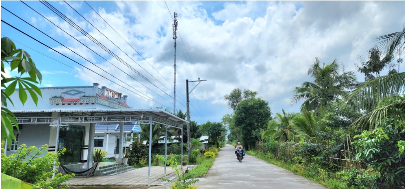 Cơ sở hạ tầng, nhất là hạ tầng giao thông trên địa bàn tỉnh Cà Mau ngày càng được cải thiện. Các tuyến đường liên vùng, liên huyện tạo điều kiện mạnh mẽ cho phát triển thương mại, dịch vụ, giao thương. Ảnh: Đầu tư hạ tầng ở huyện U Minh, Cà Mau.